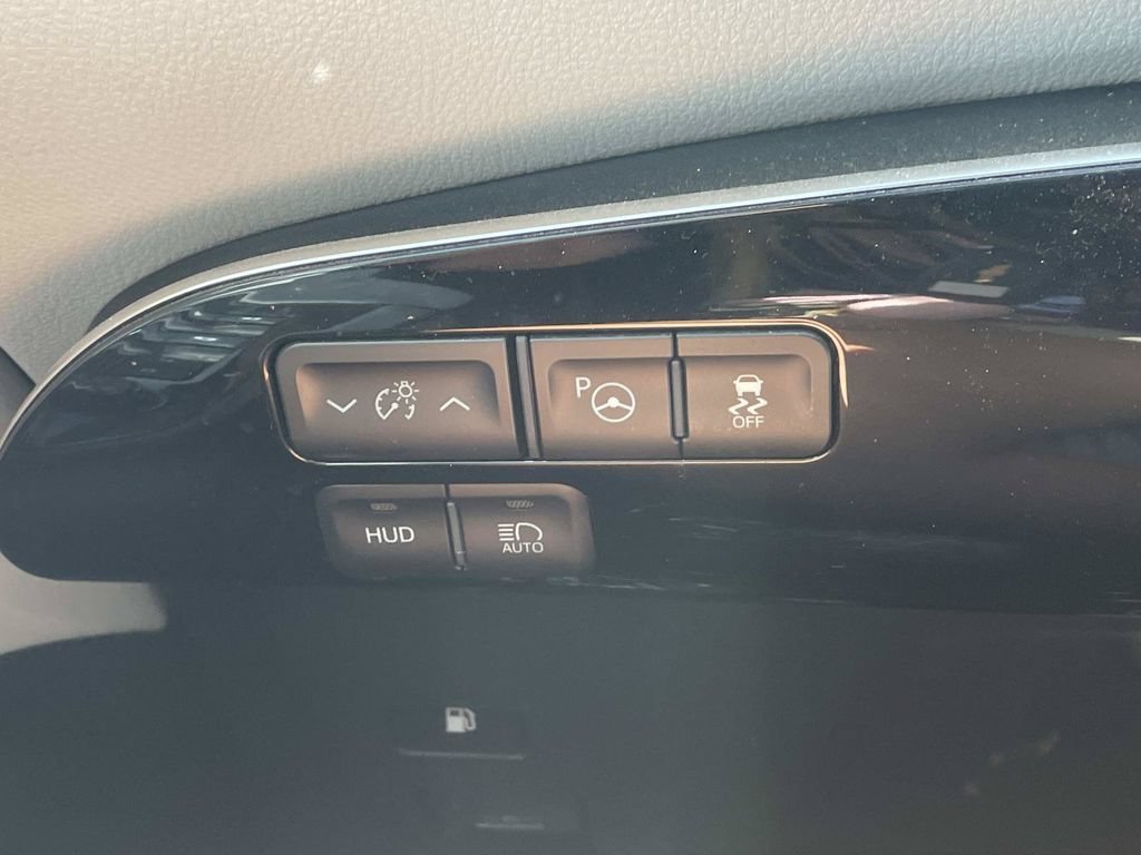 Used 2018 Toyota Prius Three w/ Advanced Technology Package FWD image 25