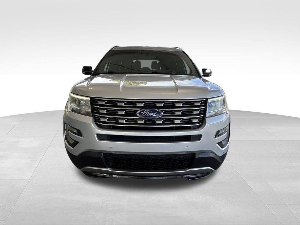 Used 2017 Ford Explorer XLT w/ Equipment Group 202A image 9