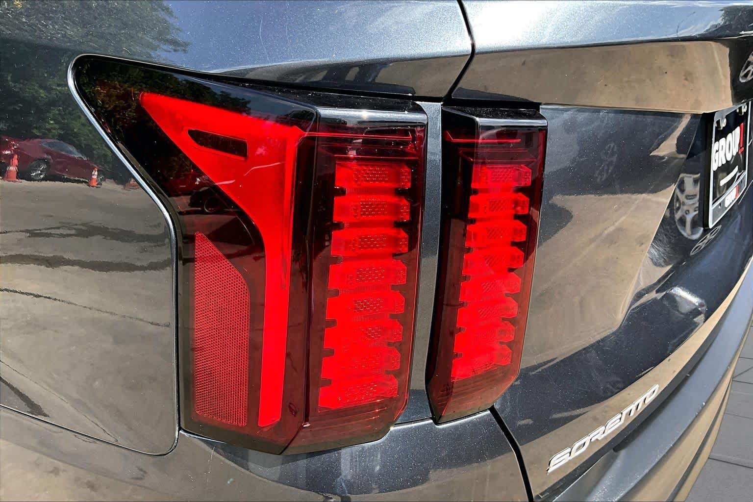 Used 2023 Kia Sorento LX FWD image 27