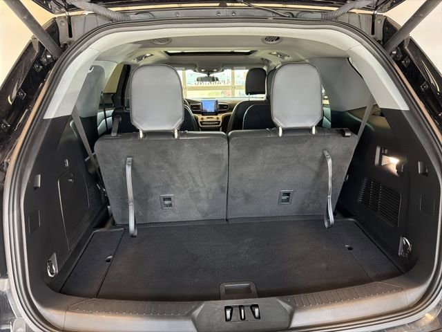 Used 2023 Ford Explorer XLT w/ Equipment Group 202A AWD/4WD image 17