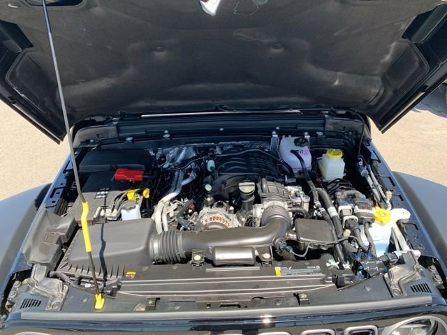 Used 2025 Jeep Gladiator Mojave w/ Convenience Group AWD/4WD image 31