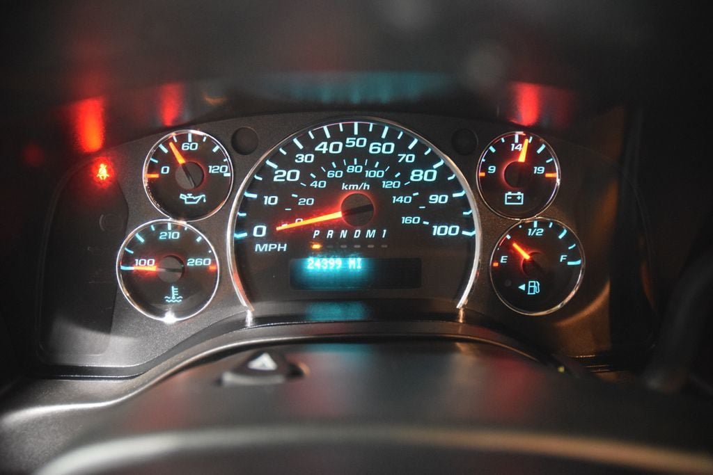 Used 2023 Chevrolet Express 3500 w/ Power Convenience Package RWD image 34