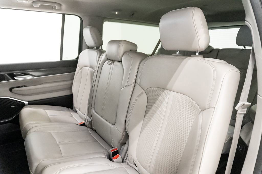 Certified 2024 Jeep Wagoneer L Series II w/ Flexible Seating Group AWD/4WD image 26