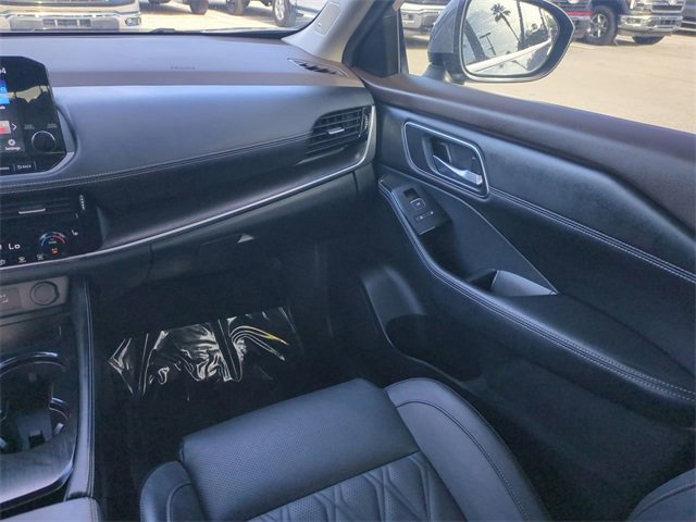 Used 2023 Nissan Rogue Platinum w/ Platinum Premium Package image 17