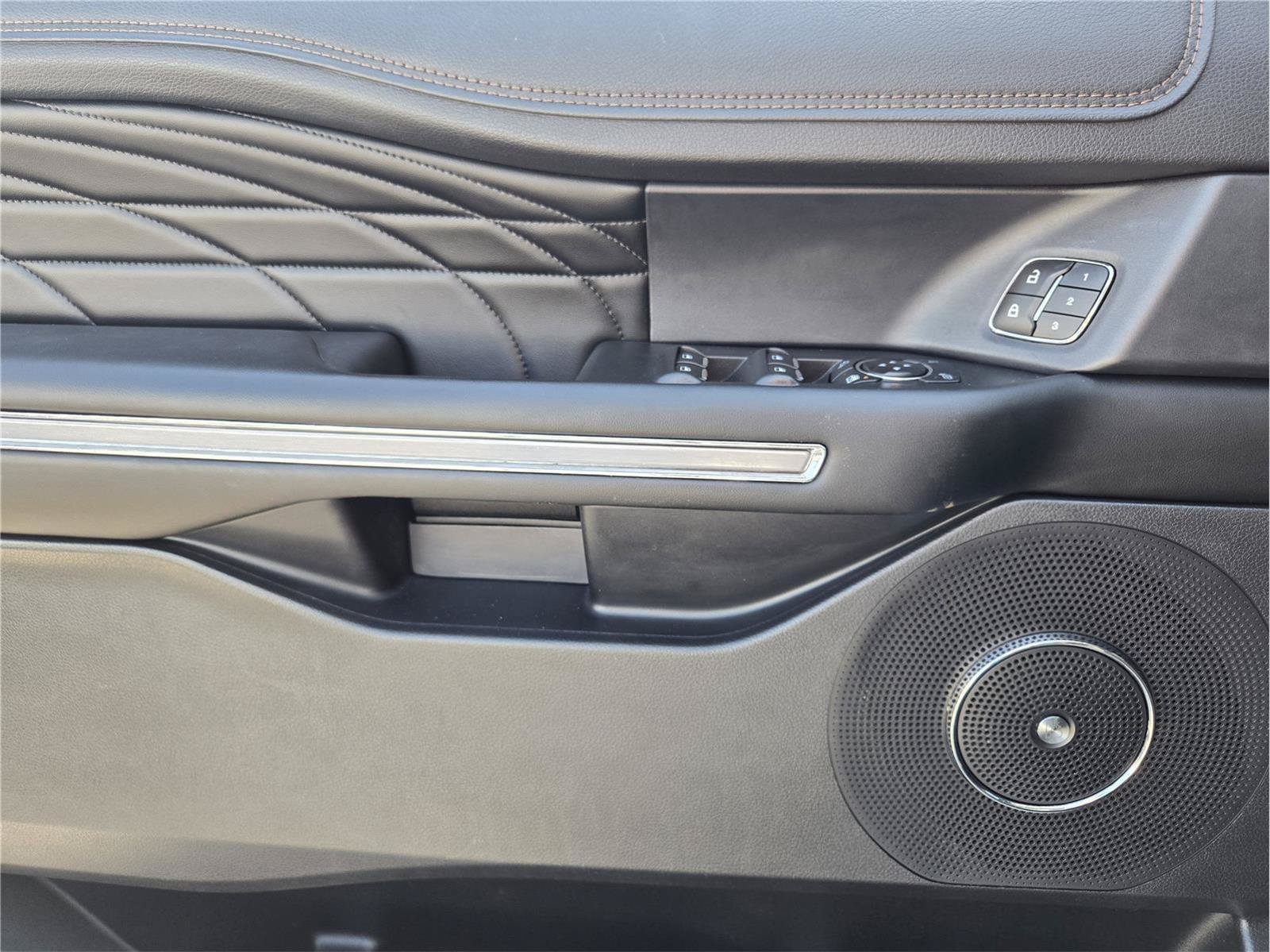 Used 2019 Ford Expedition Platinum RWD image 21