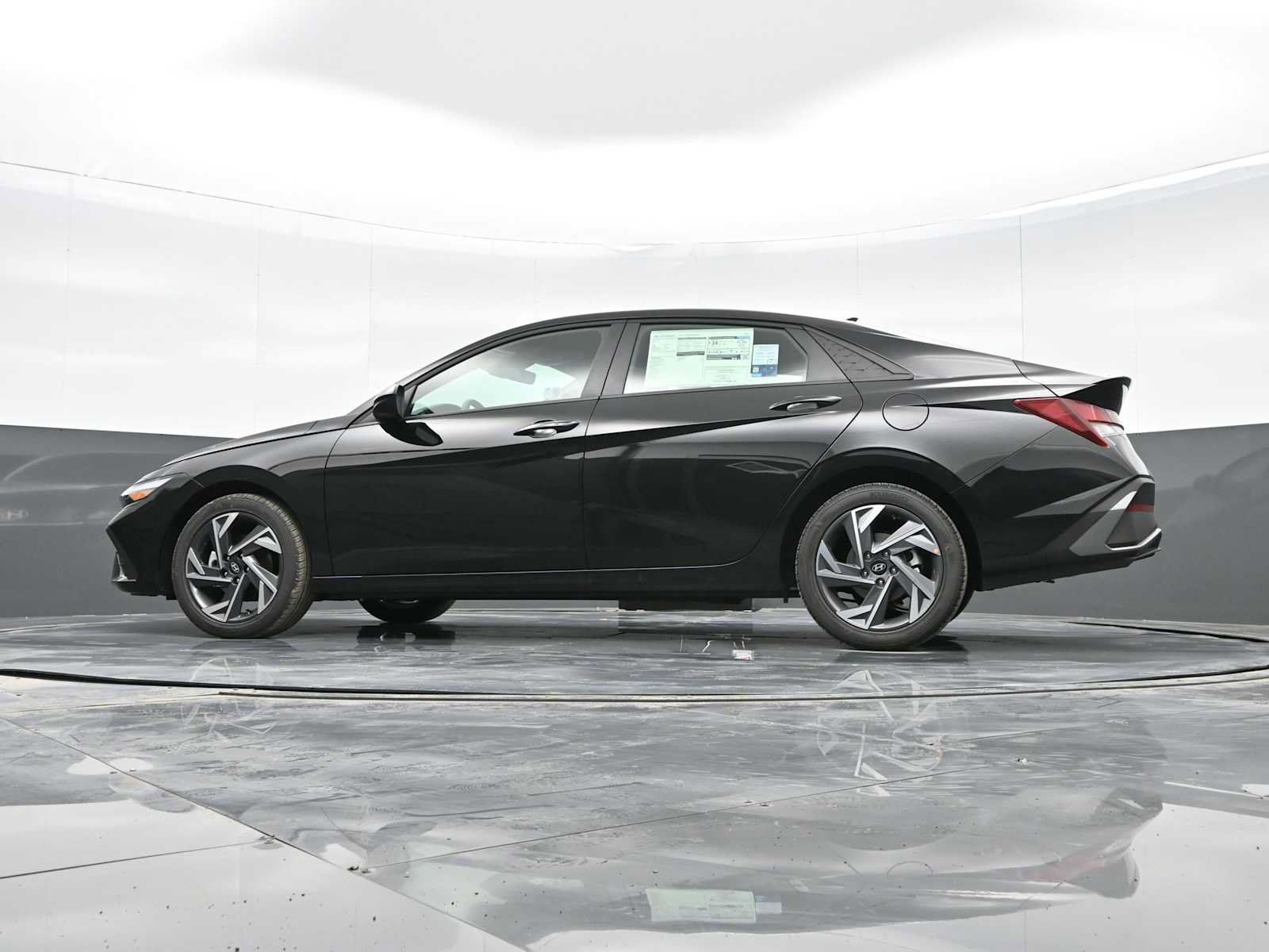 Certified 2025 Hyundai Elantra Sport w/ Cargo Package image 31