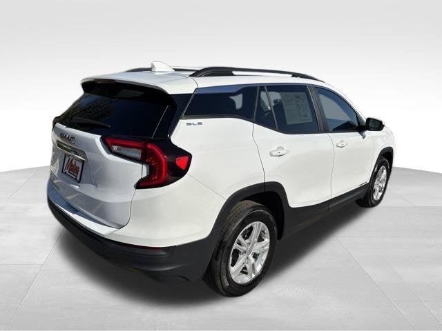 Used 2024 GMC Terrain SLE w/ Driver Convenience Package FWD image 4