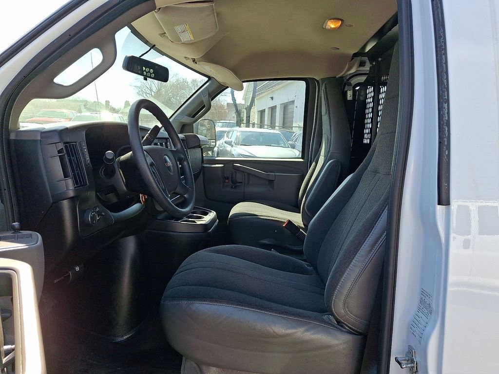Used 2024 GMC Savana 2500 w/ Driver Convenience Package image 15
