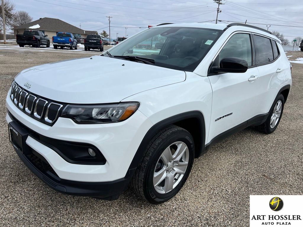 Used 2022 Jeep Compass Latitude image 1
