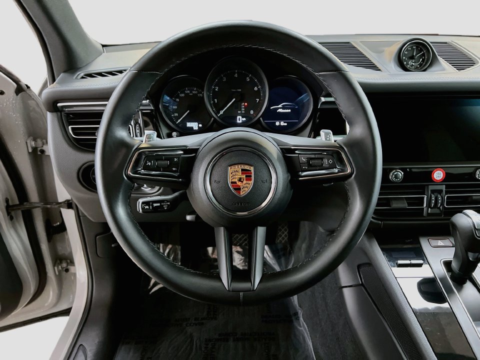Certified 2024 Porsche Macan AWD/4WD image 12