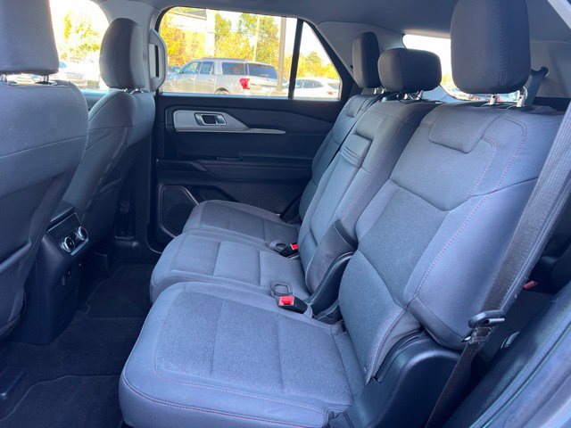 Used 2025 Ford Explorer Active AWD/4WD image 19