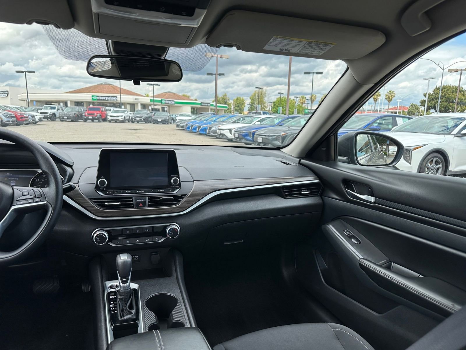 Used 2025 Nissan Altima 2.5 SV FWD image 36
