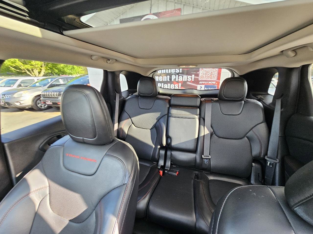 Used 2018 Jeep Cherokee Trailhawk AWD/4WD image 21