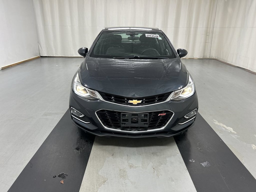Used 2018 Chevrolet Cruze LT w/ Convenience Package FWD image 3