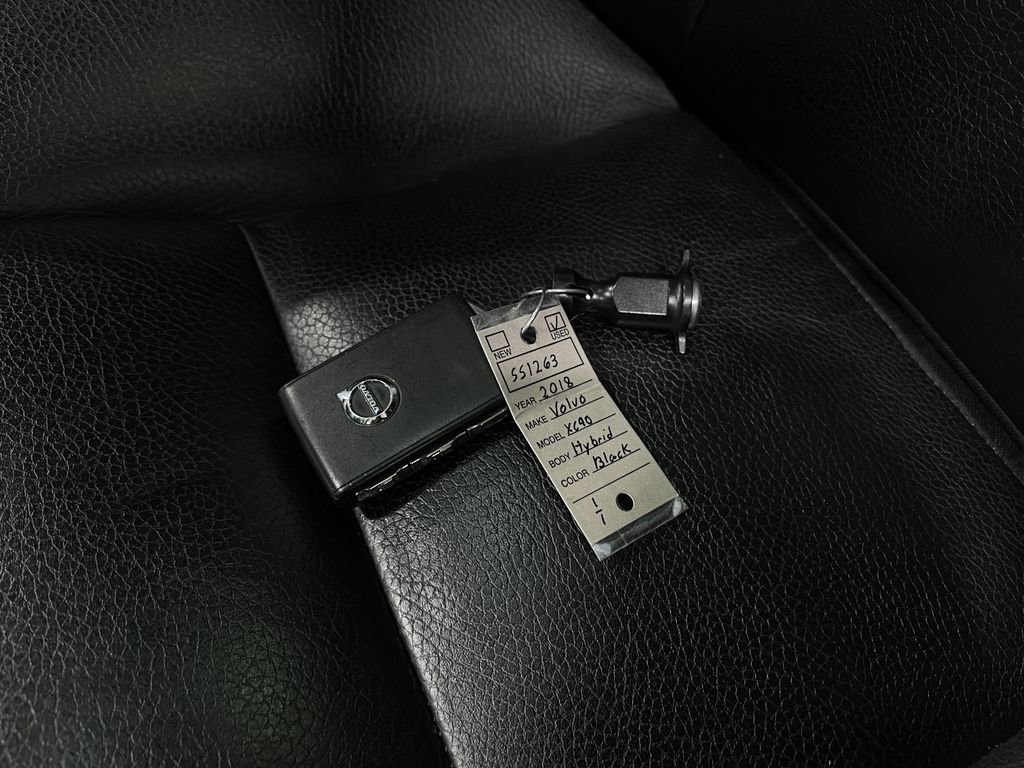 Used 2018 Volvo XC90 T8 Momentum w/ Convenience Package image 40