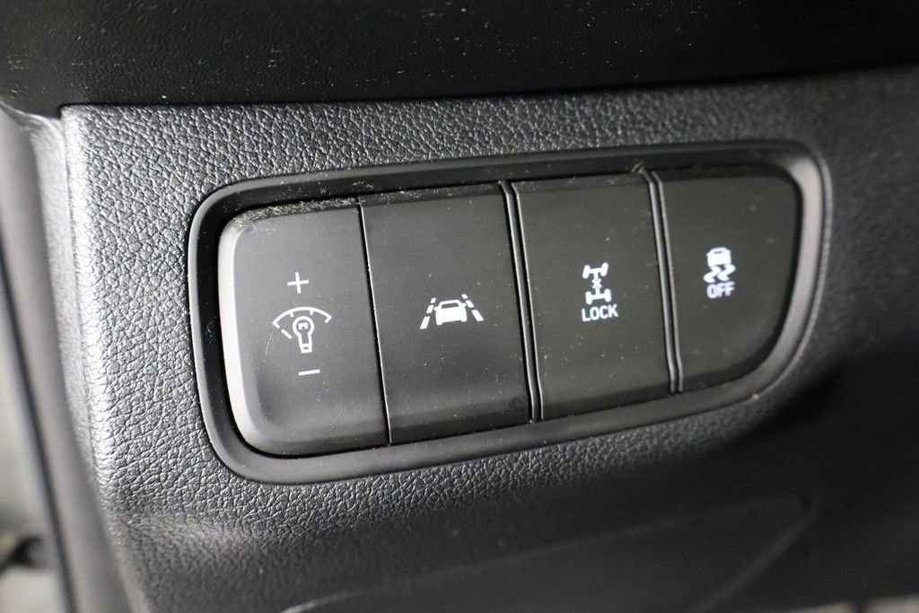 Used 2020 Hyundai Santa Fe SE image 23