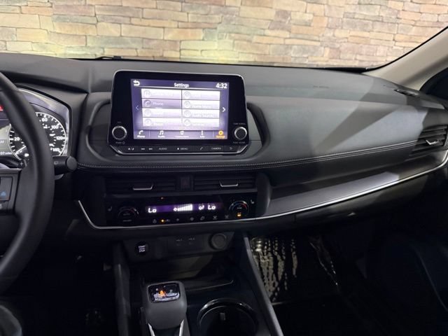 Certified 2025 Nissan Rogue SV w/ SV Premium Package AWD/4WD image 21