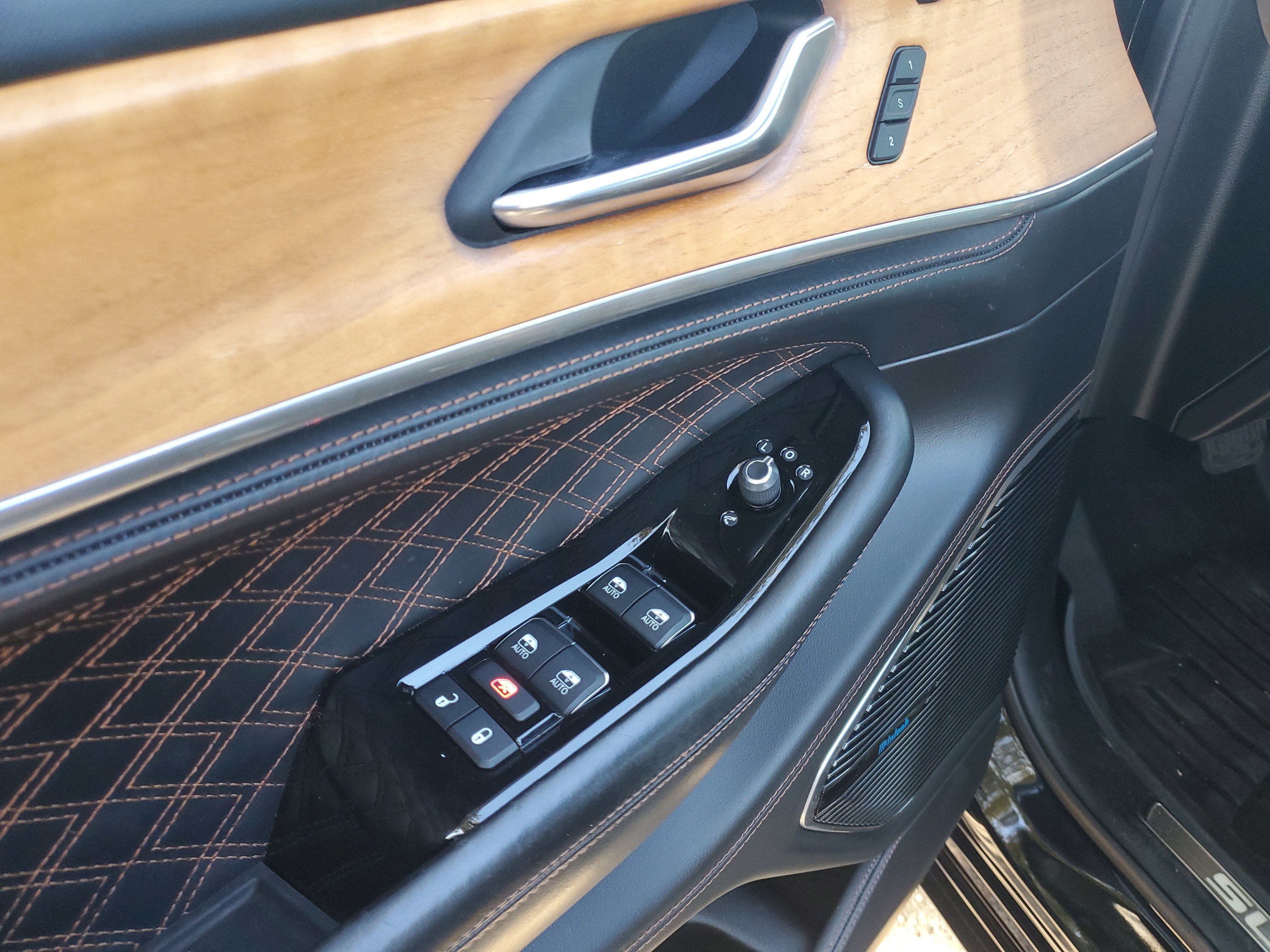 Used 2021 Jeep Grand Cherokee L Summit image 13