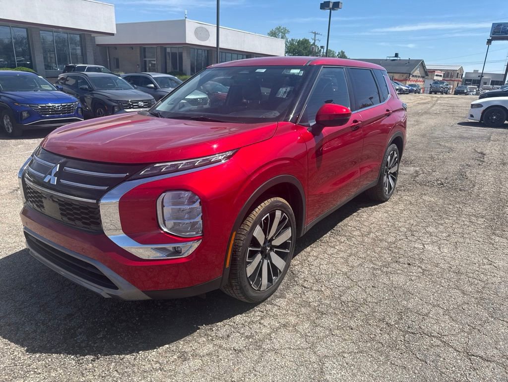 Used 2025 Mitsubishi Outlander SE FWD image 1