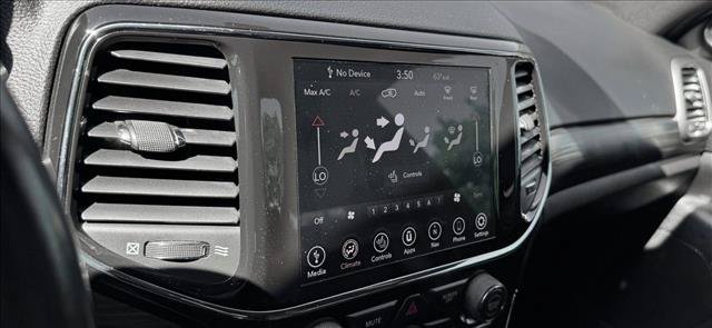 Used 2021 Jeep Grand Cherokee Laredo X AWD/4WD image 14