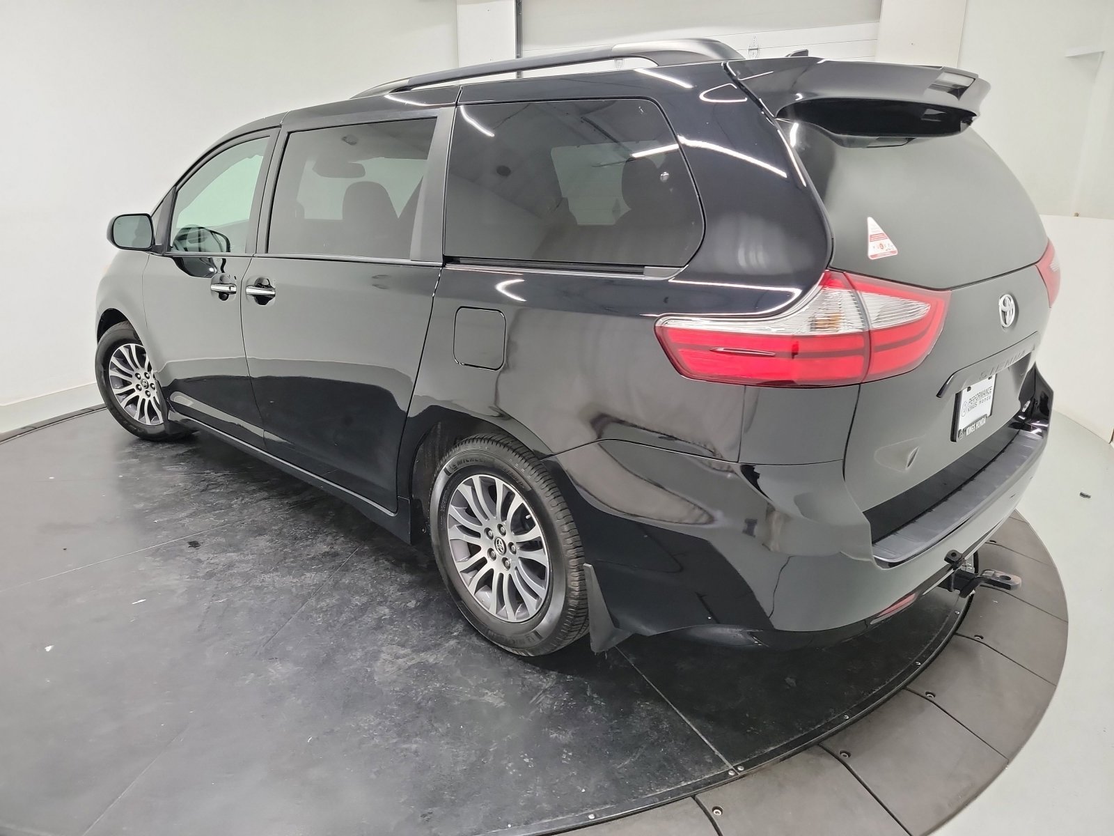 Used 2019 Toyota Sienna XLE image 6