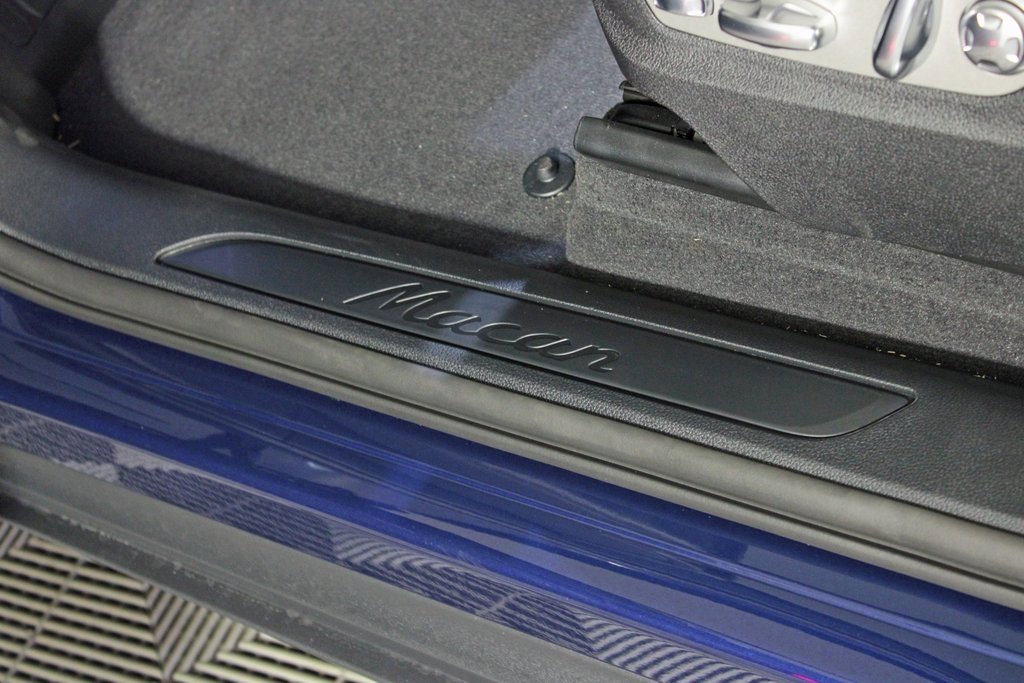 Used 2025 Porsche Macan image 18