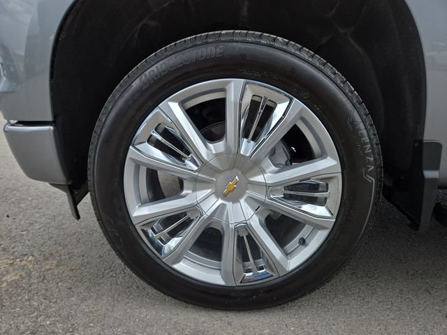 Used 2025 Chevrolet Silverado 1500 High Country w/ High Country Premium Package AWD/4WD image 7