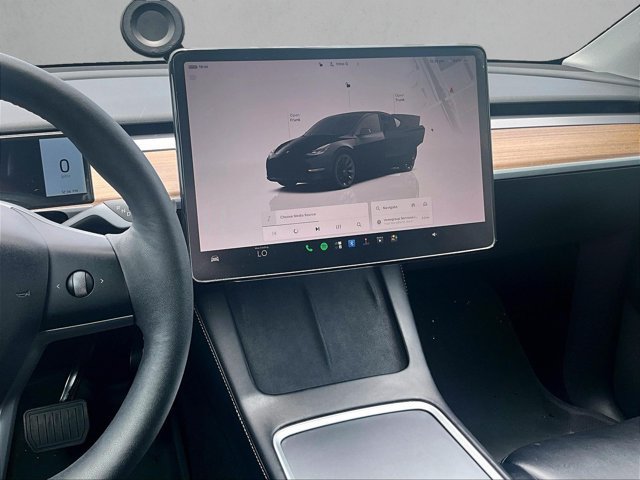 Used 2024 Tesla Model Y 2WD image 8