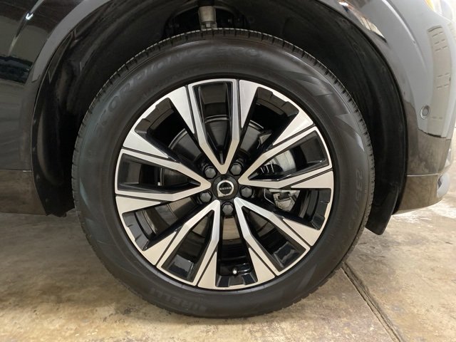 Used 2025 Volvo XC60 B5 Plus image 32