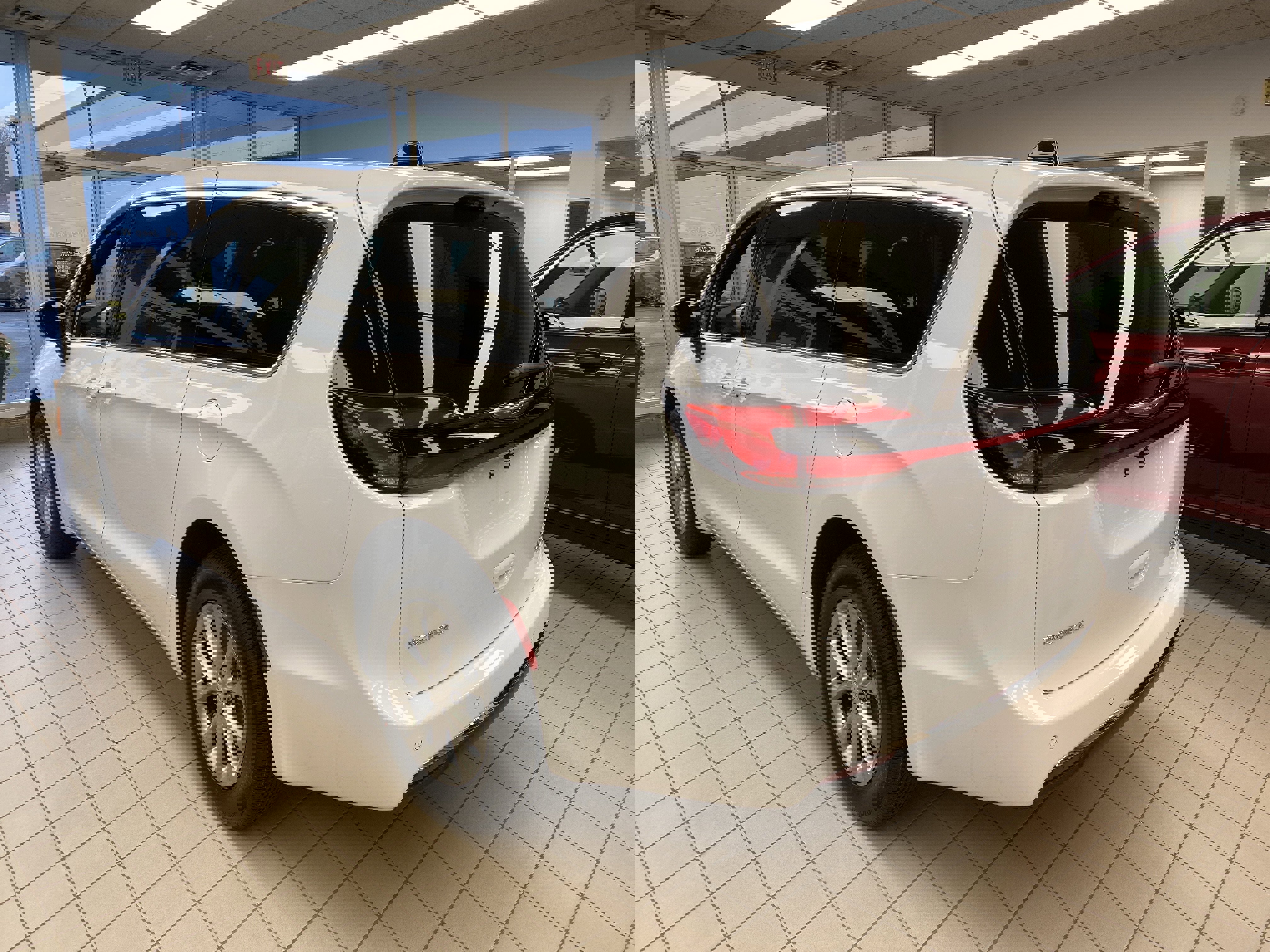 New 2026 Chrysler Pacifica Limited image 5