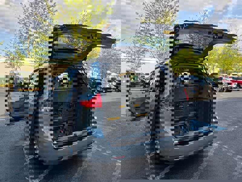 Used 2014 Toyota Sienna XLE image 28