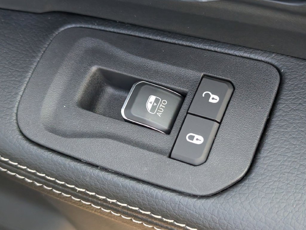 New 2026 RAM 3500 Laramie AWD/4WD image 33