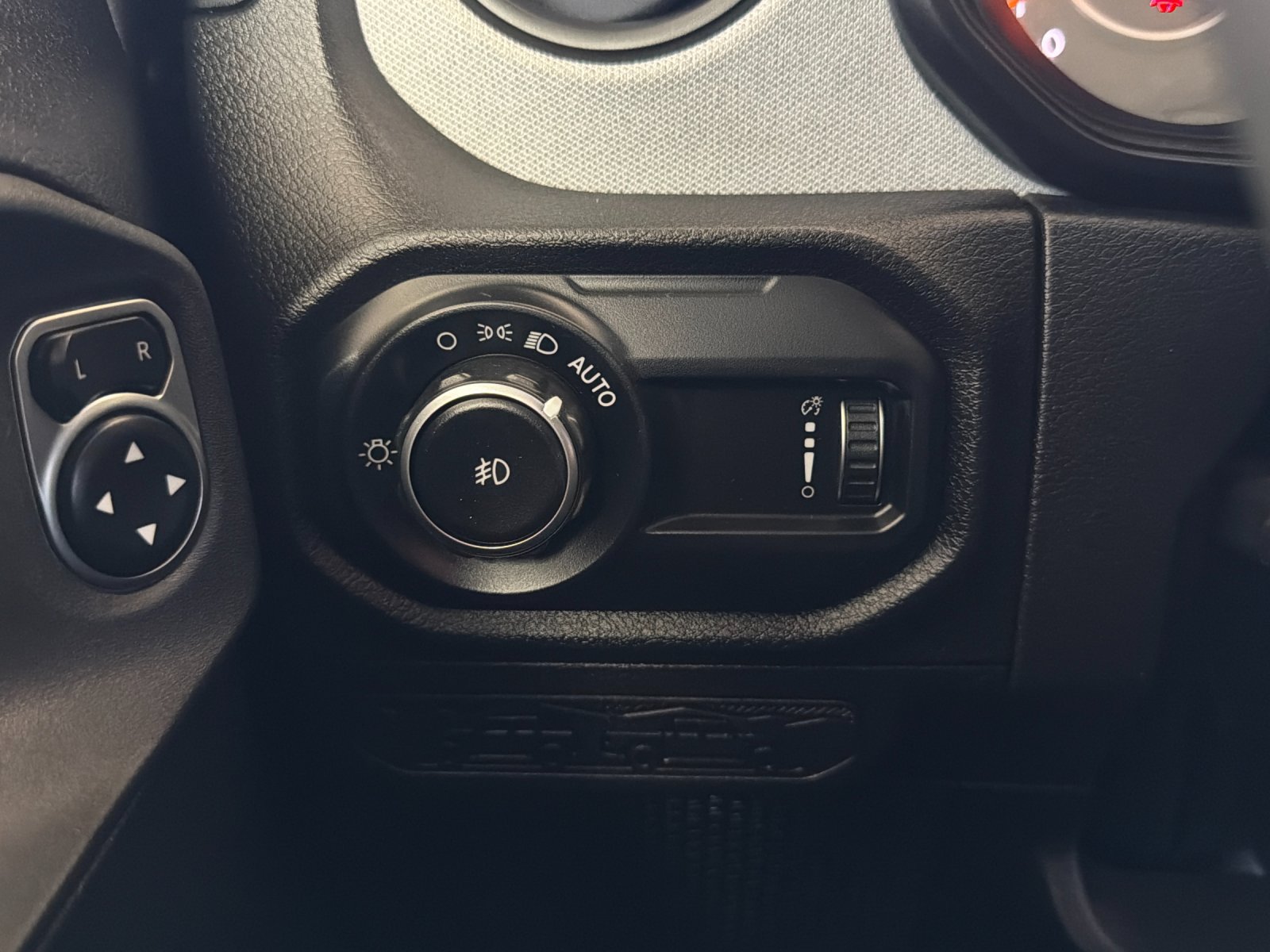 Used 2024 Jeep Wrangler Unlimited Sport AWD/4WD image 26