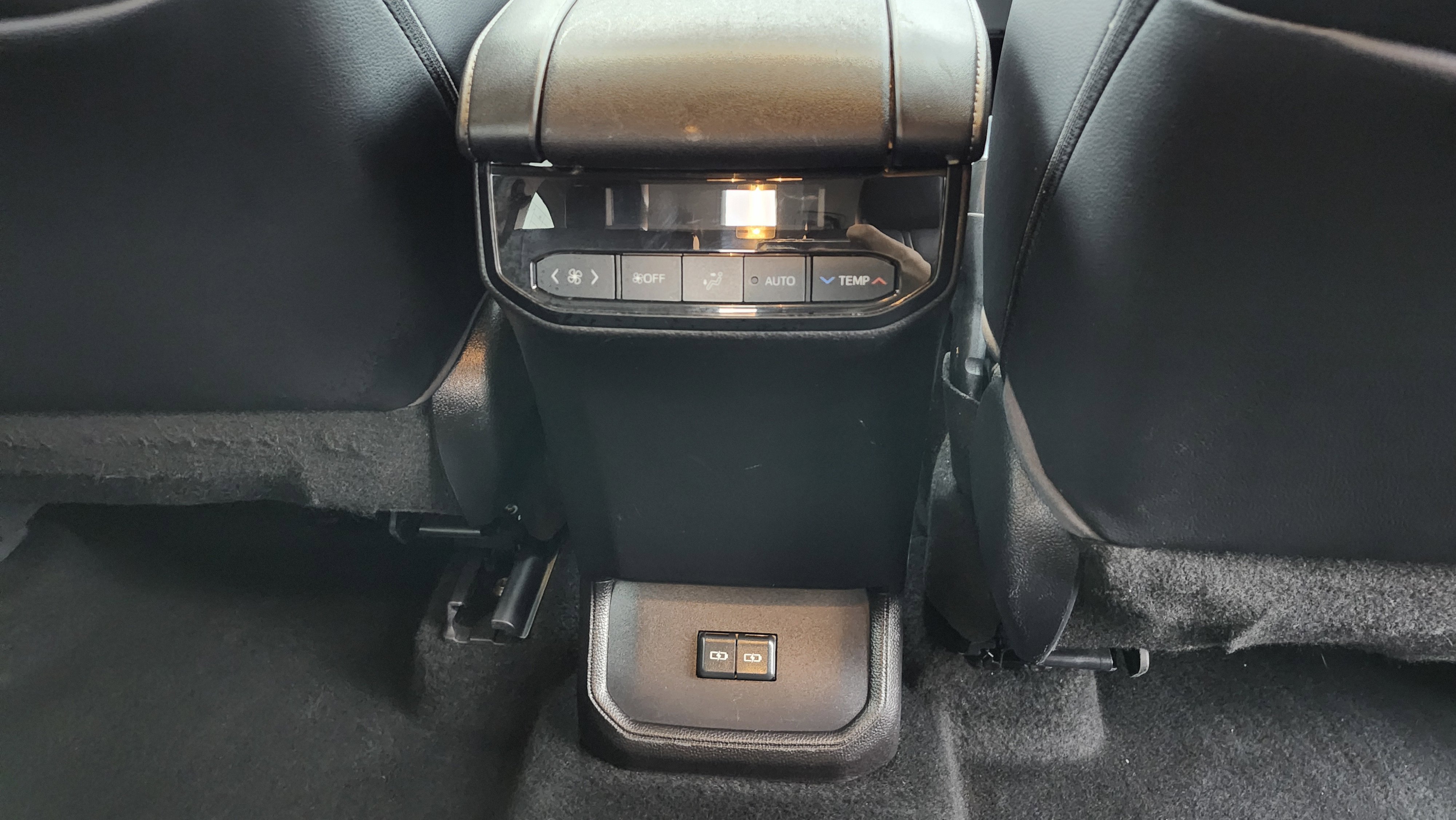 Used 2022 Toyota Highlander XLE image 24