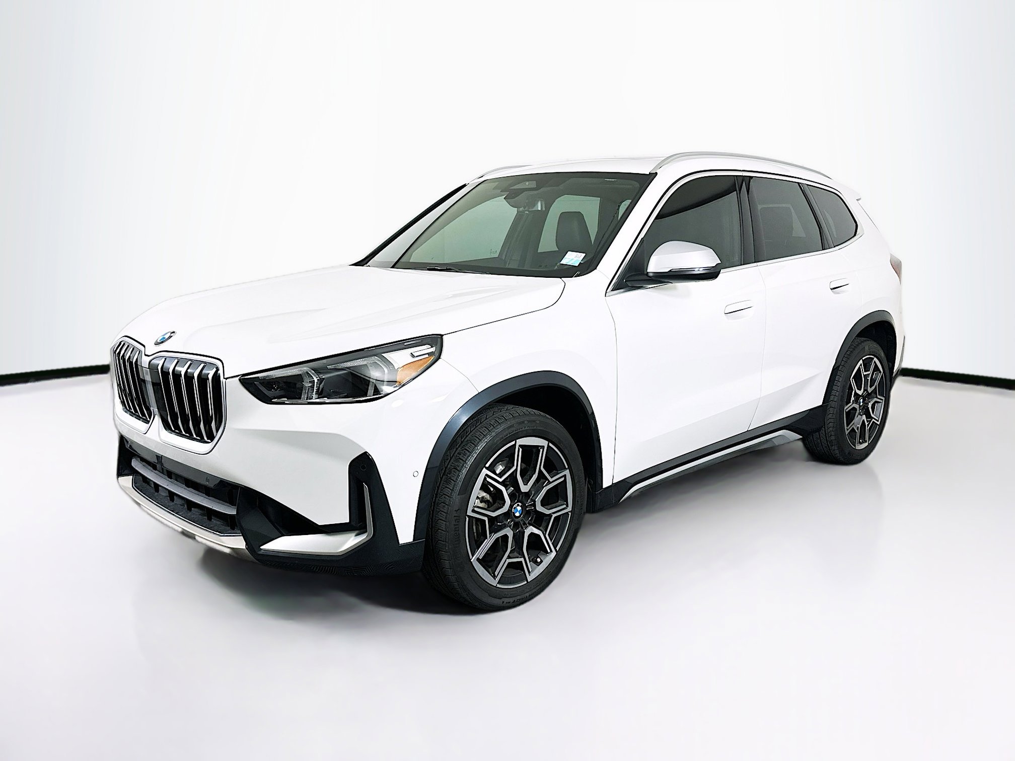 Used 2024 BMW X1 xDrive28i w/ Convenience Package image 3
