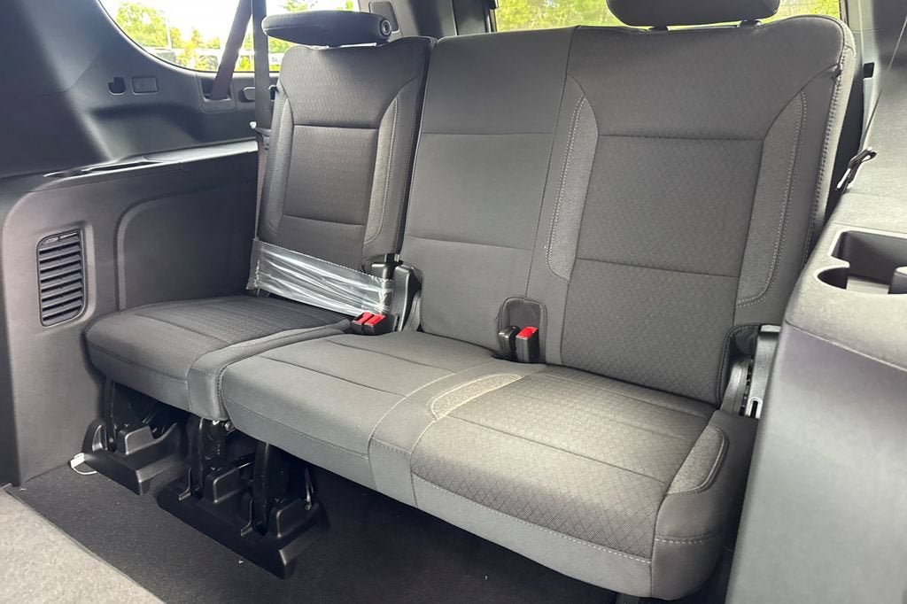New 2026 Chevrolet Suburban LS RWD image 15