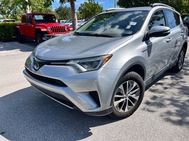 Used 2018 Toyota RAV4 LE AWD/4WD image 3