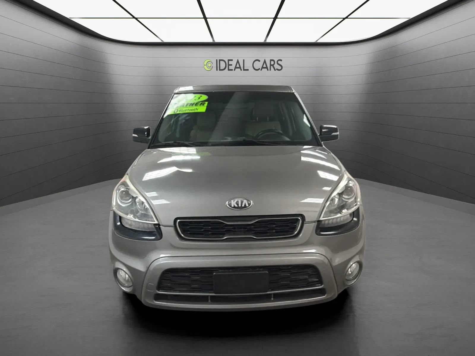 Used 2013 Kia Soul ! w/ Premium Pkg FWD image 2