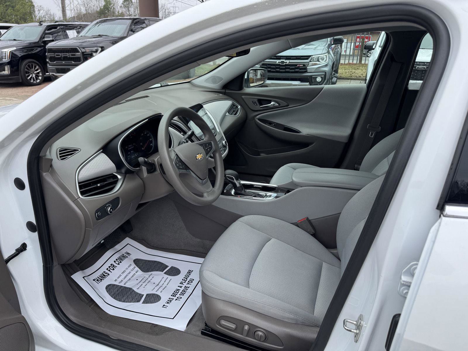 Used 2022 Chevrolet Malibu LT image 2