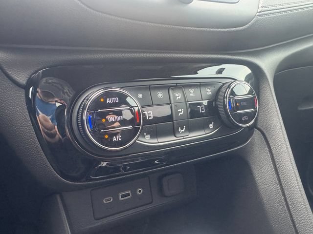 Used 2022 Buick Encore GX Select w/ Sport Touring Package FWD image 18