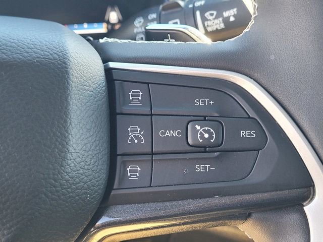 Used 2023 Jeep Grand Cherokee L Laredo RWD image 16