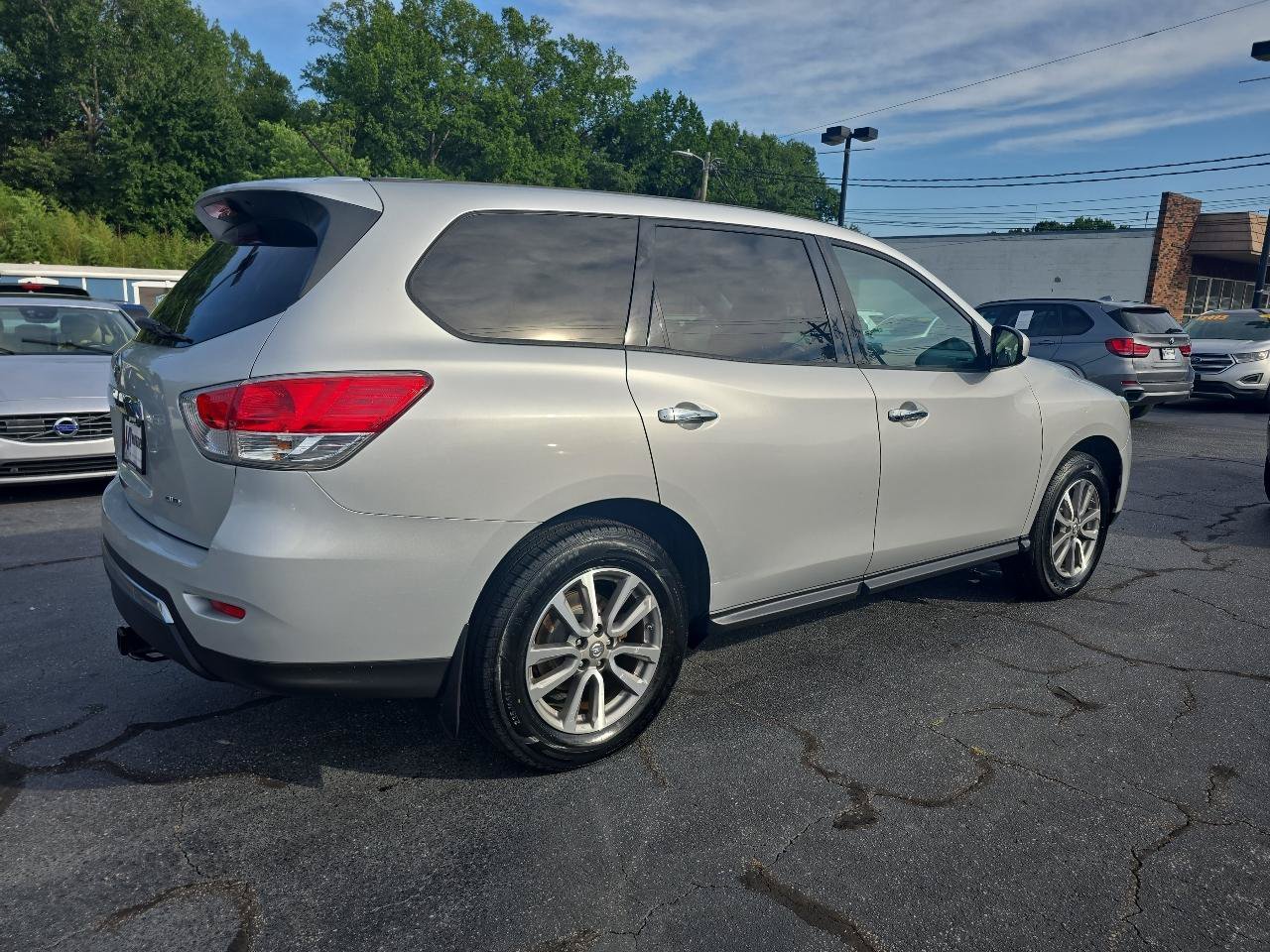 Used 2014 Nissan Pathfinder S AWD/4WD image 6