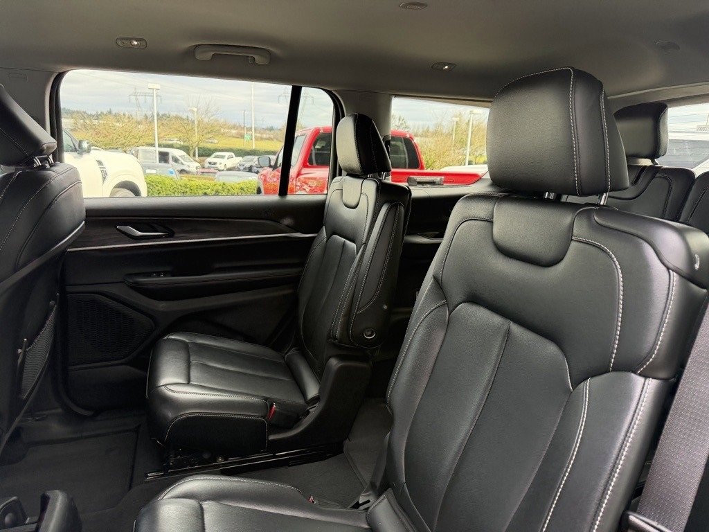 Used 2024 Jeep Grand Cherokee L Limited w/ Black Appearance Package image 30