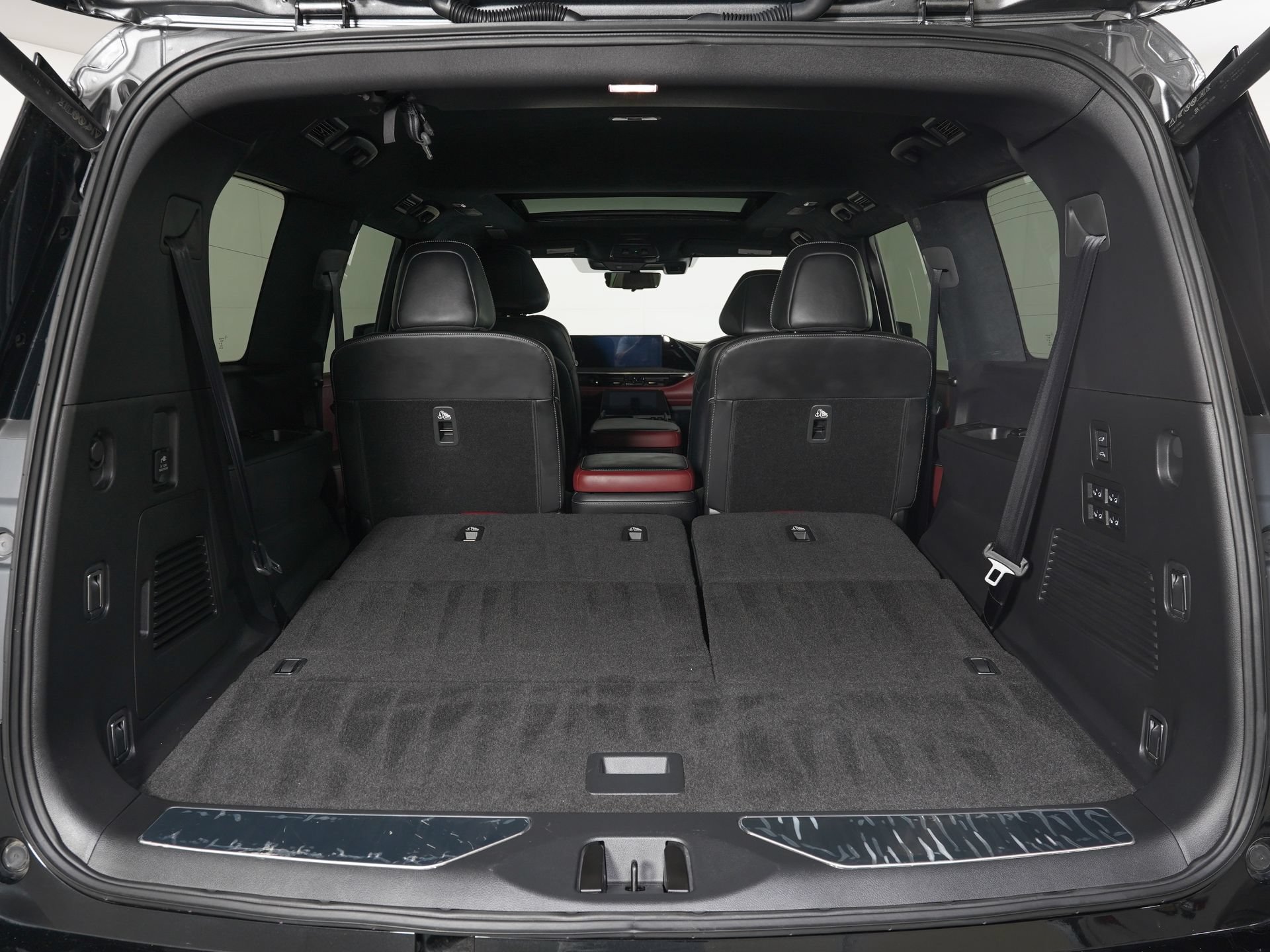 Used 2025 INFINITI QX80 Autograph AWD/4WD image 12