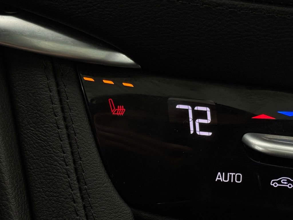 Used 2025 Cadillac XT6 Luxury w/ LPO, Floor Liner Package image 6