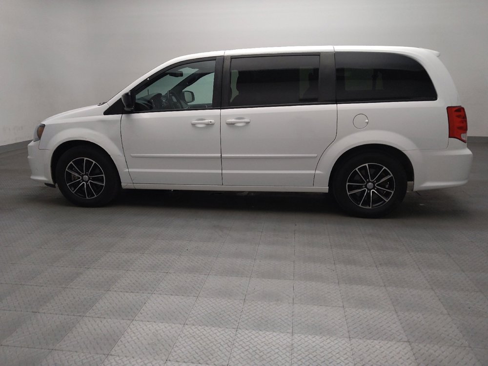 Used 2017 Dodge Grand Caravan SXT w/ Driver Convenience Group FWD image 3