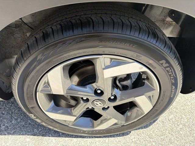 Used 2025 Hyundai Venue SEL FWD image 32