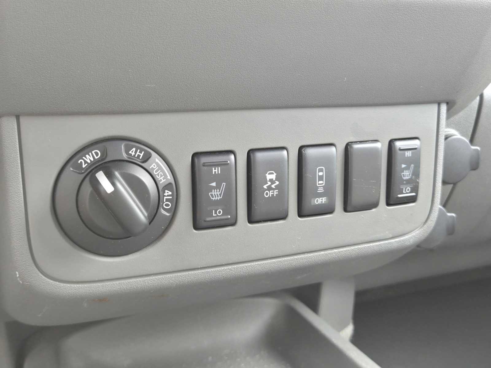 Used 2015 Nissan Frontier SV w/ SV Value Truck Package AWD/4WD image 30