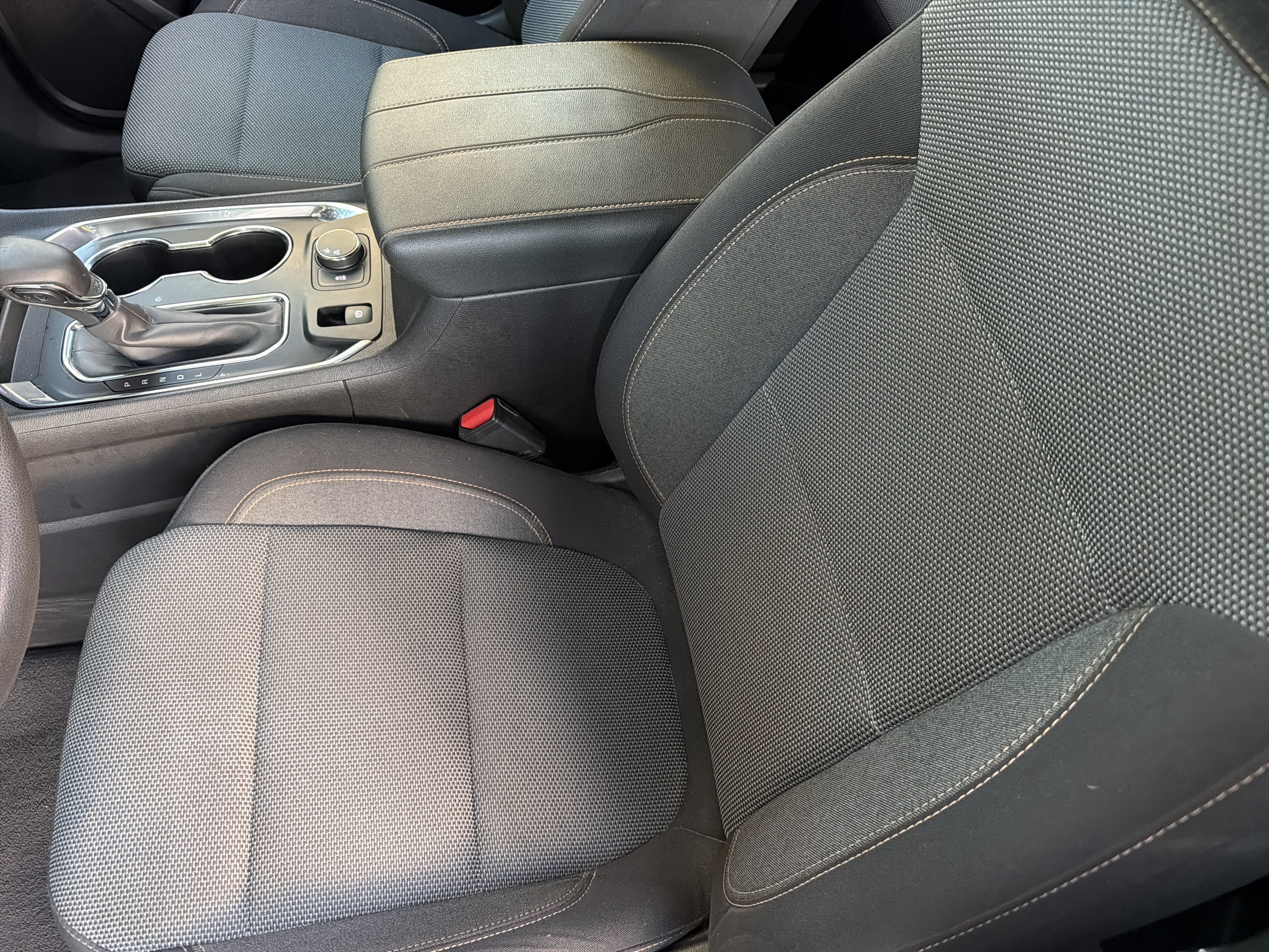 Used 2021 Chevrolet Traverse LS FWD image 16