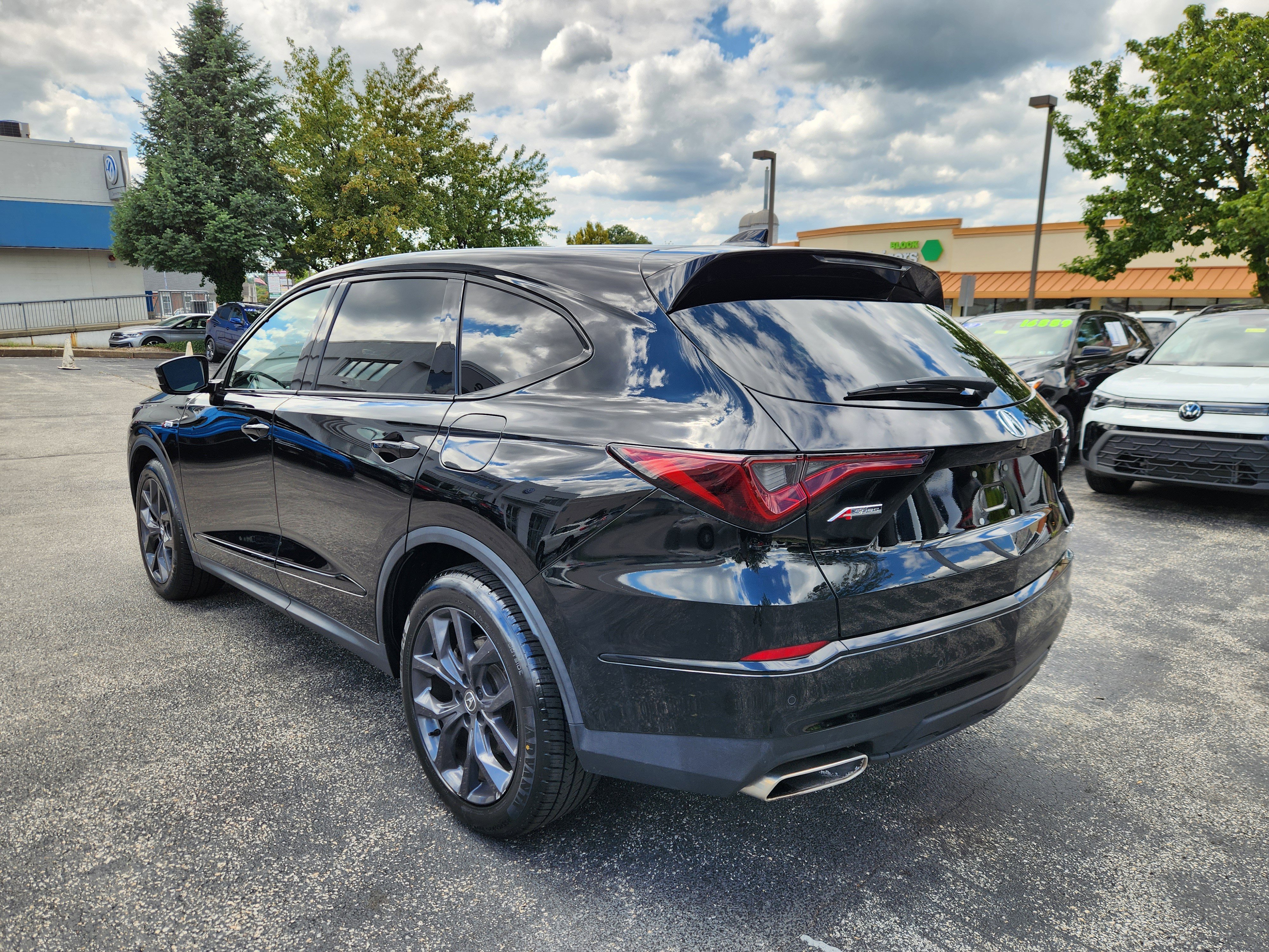 Used 2023 Acura MDX A-Spec image 3